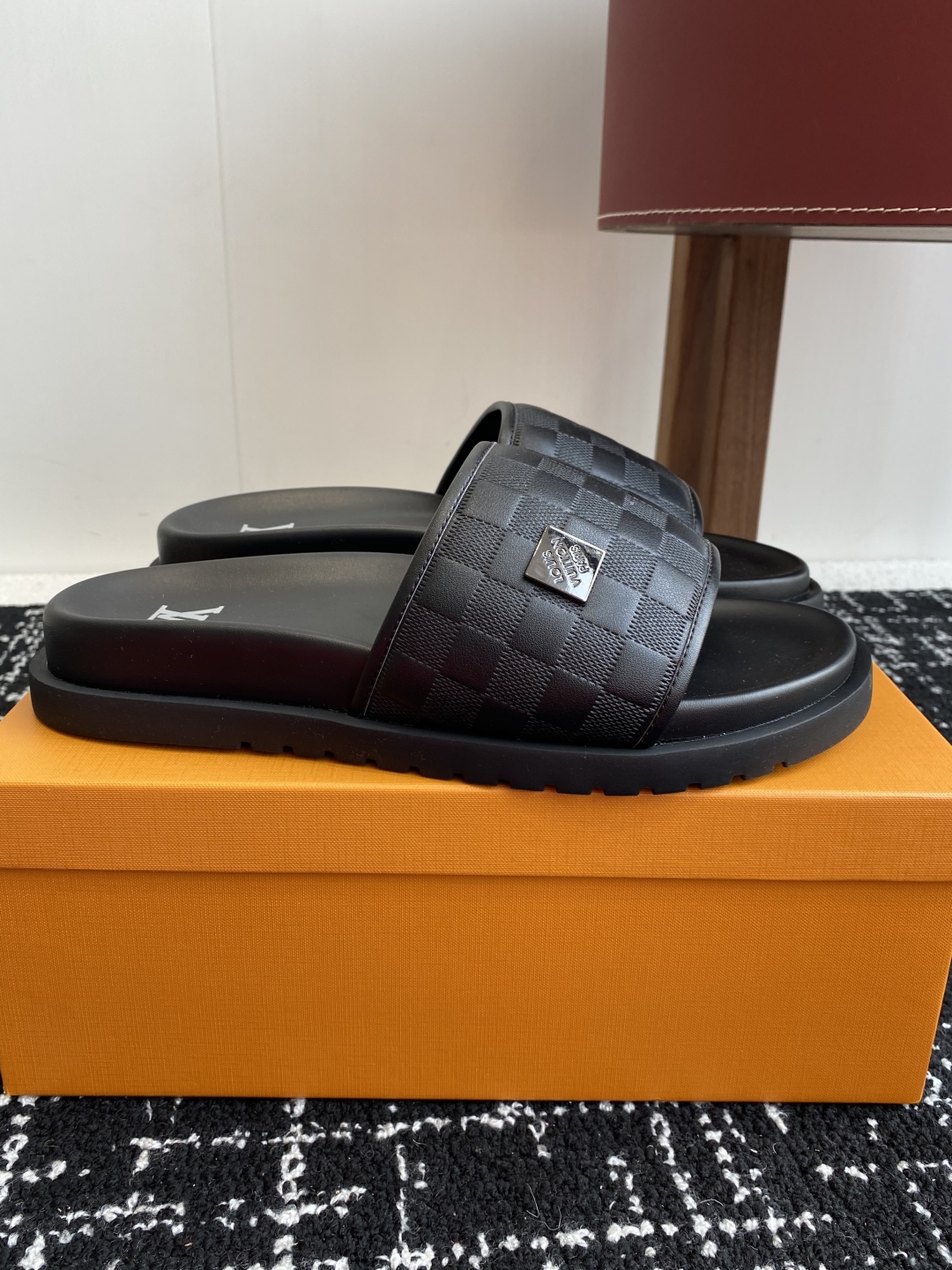代购级
Louis vuitton 25ss 沙滩拖 又一爆款 最新 顶配版本

LV一出即巅峰的超爆款