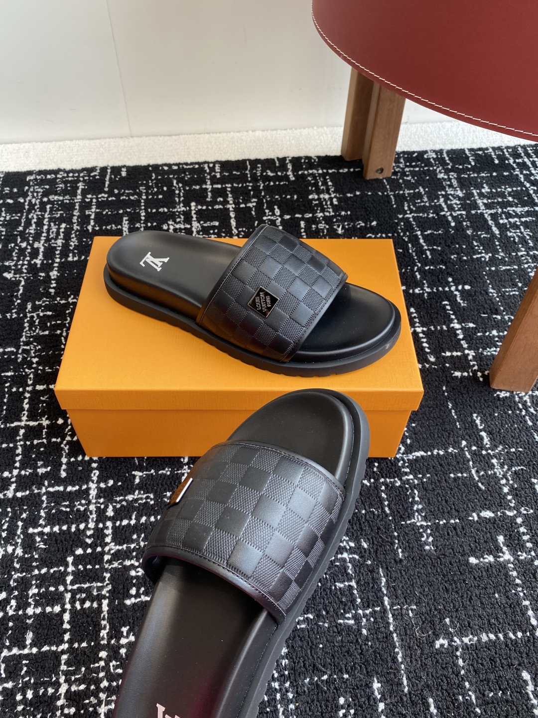 代购级
Louis vuitton 25ss 沙滩拖 又一爆款 最新 顶配版本

LV一出即巅峰的超爆款