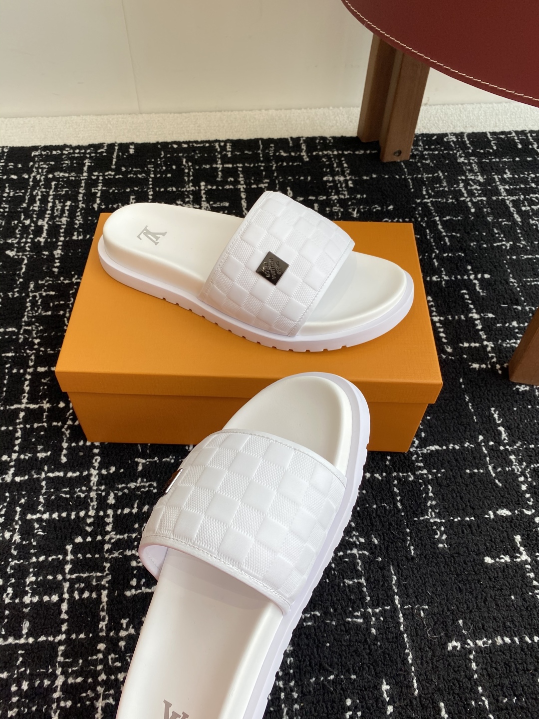 代购级
Louis vuitton 25ss 沙滩拖 又一爆款 最新 顶配版本

LV一出即巅峰的超爆款