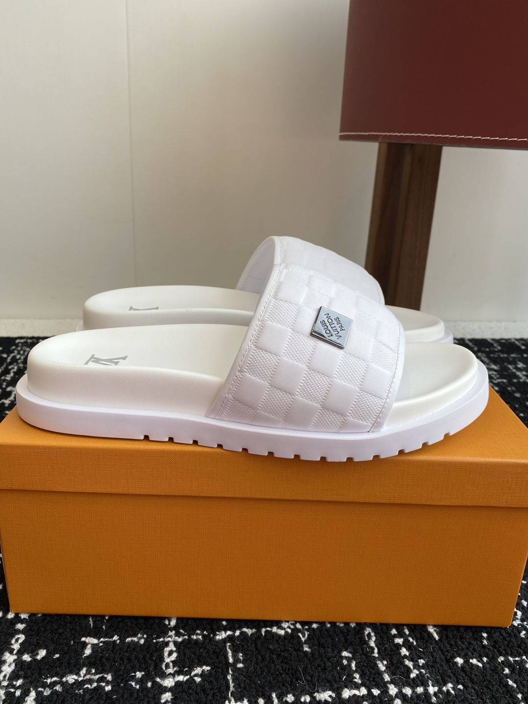 代购级
Louis vuitton 25ss 沙滩拖 又一爆款 最新 顶配版本

LV一出即巅峰的超爆款