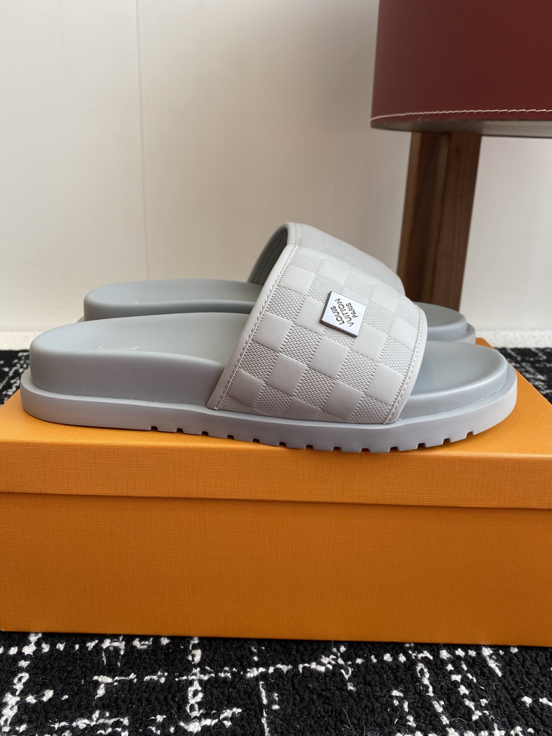 代购级
Louis vuitton 25ss 沙滩拖 又一爆款 最新 顶配版本

LV一出即巅峰的超爆款