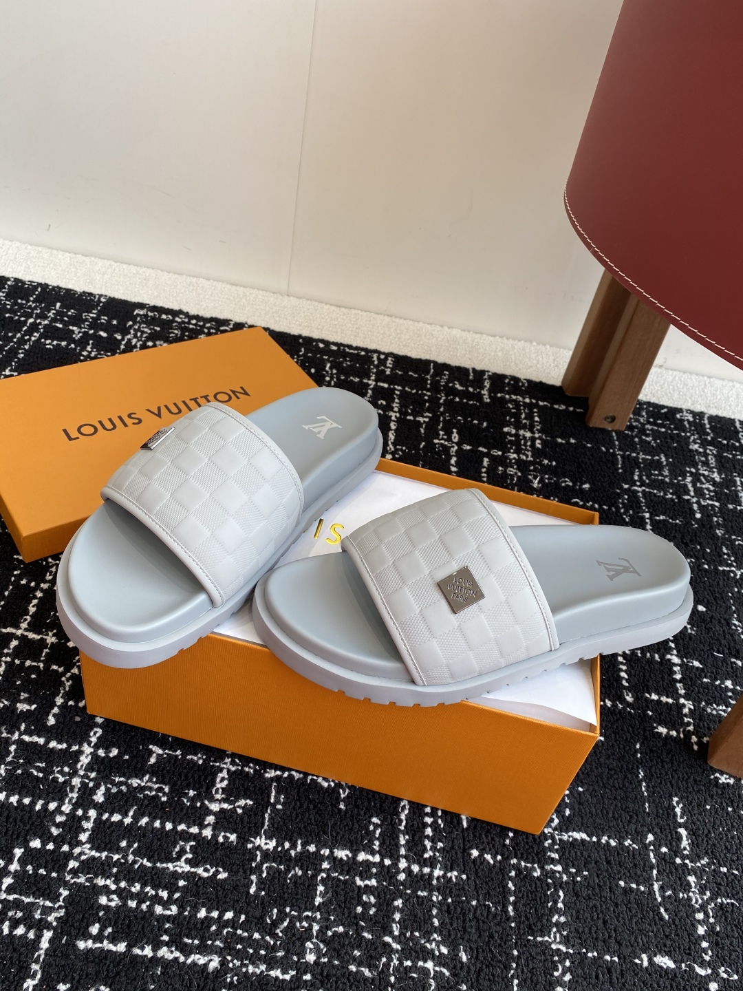 代购级
Louis vuitton 25ss 沙滩拖 又一爆款 最新 顶配版本

LV一出即巅峰的超爆款