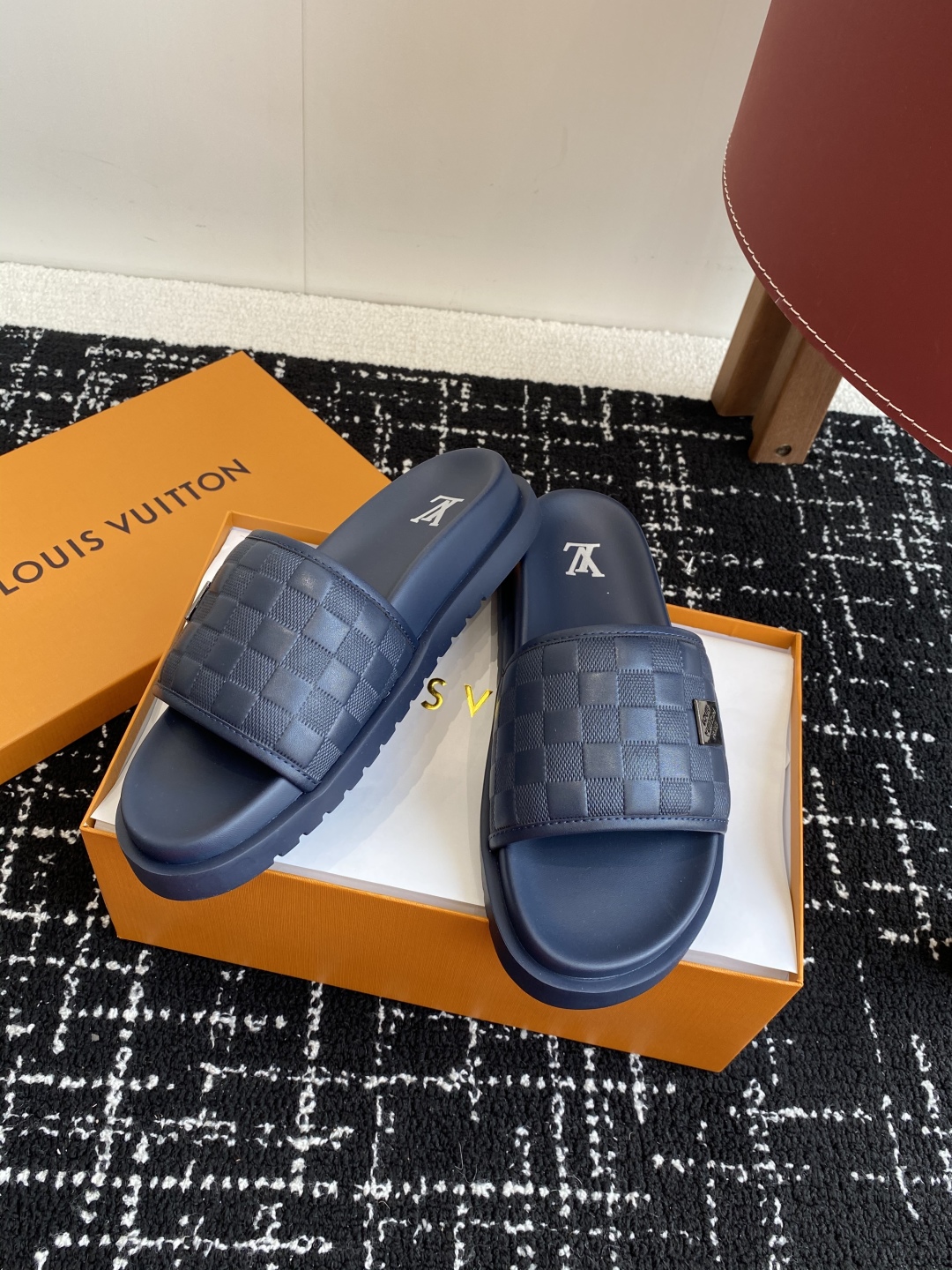 代购级
Louis vuitton 25ss 沙滩拖 又一爆款 最新 顶配版本

LV一出即巅峰的超爆款
