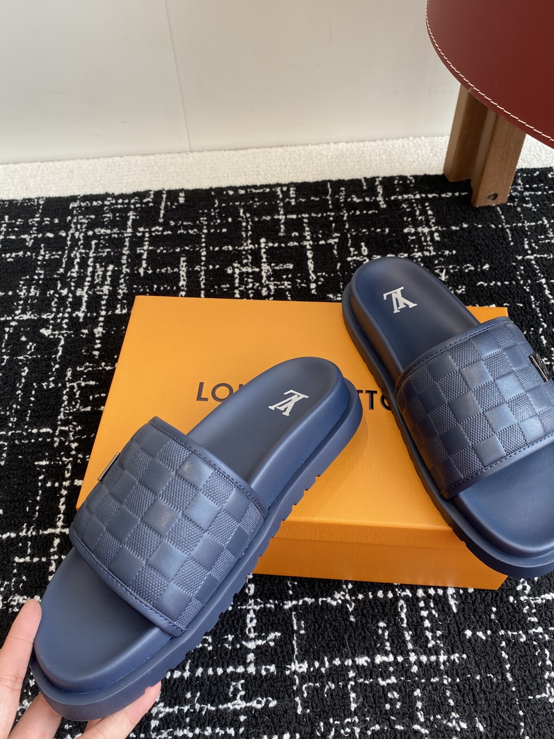 代购级
Louis vuitton 25ss 沙滩拖 又一爆款 最新 顶配版本

LV一出即巅峰的超爆款
