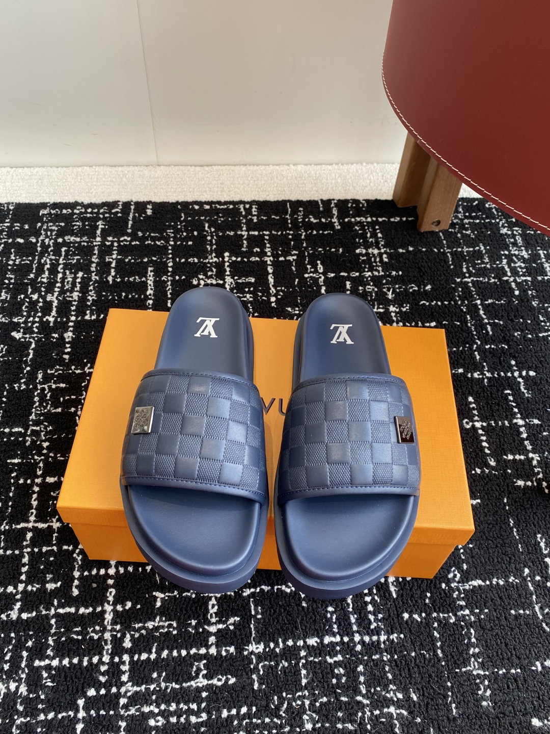 代购级
Louis vuitton 25ss 沙滩拖 又一爆款 最新 顶配版本

LV一出即巅峰的超爆款
