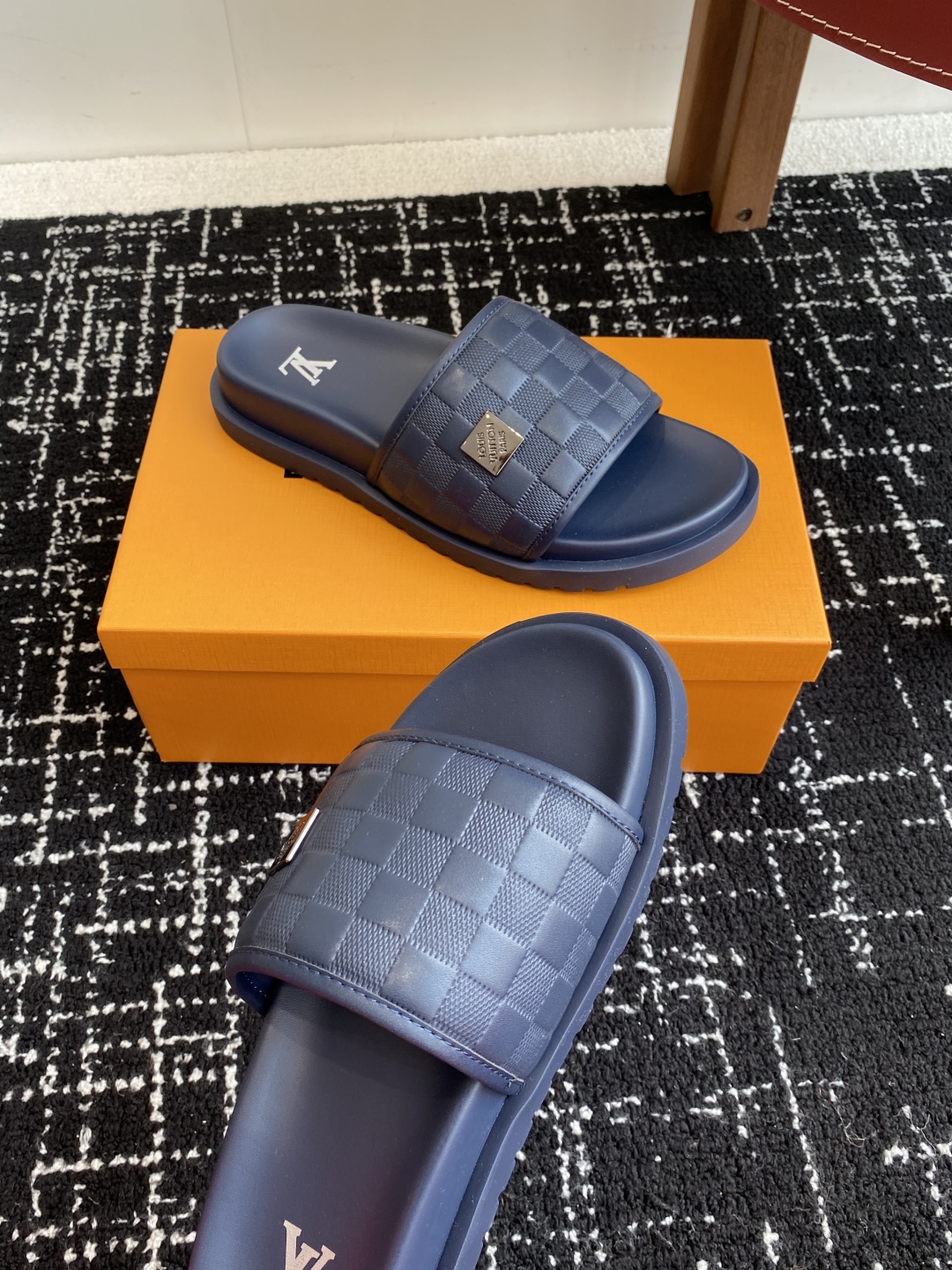 代购级
Louis vuitton 25ss 沙滩拖 又一爆款 最新 顶配版本

LV一出即巅峰的超爆款