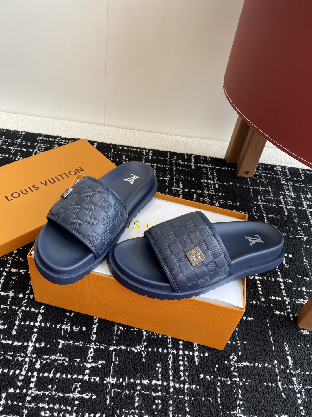 代购级
Louis vuitton 25ss 沙滩拖 又一爆款 最新 顶配版本

LV一出即巅峰的超爆款