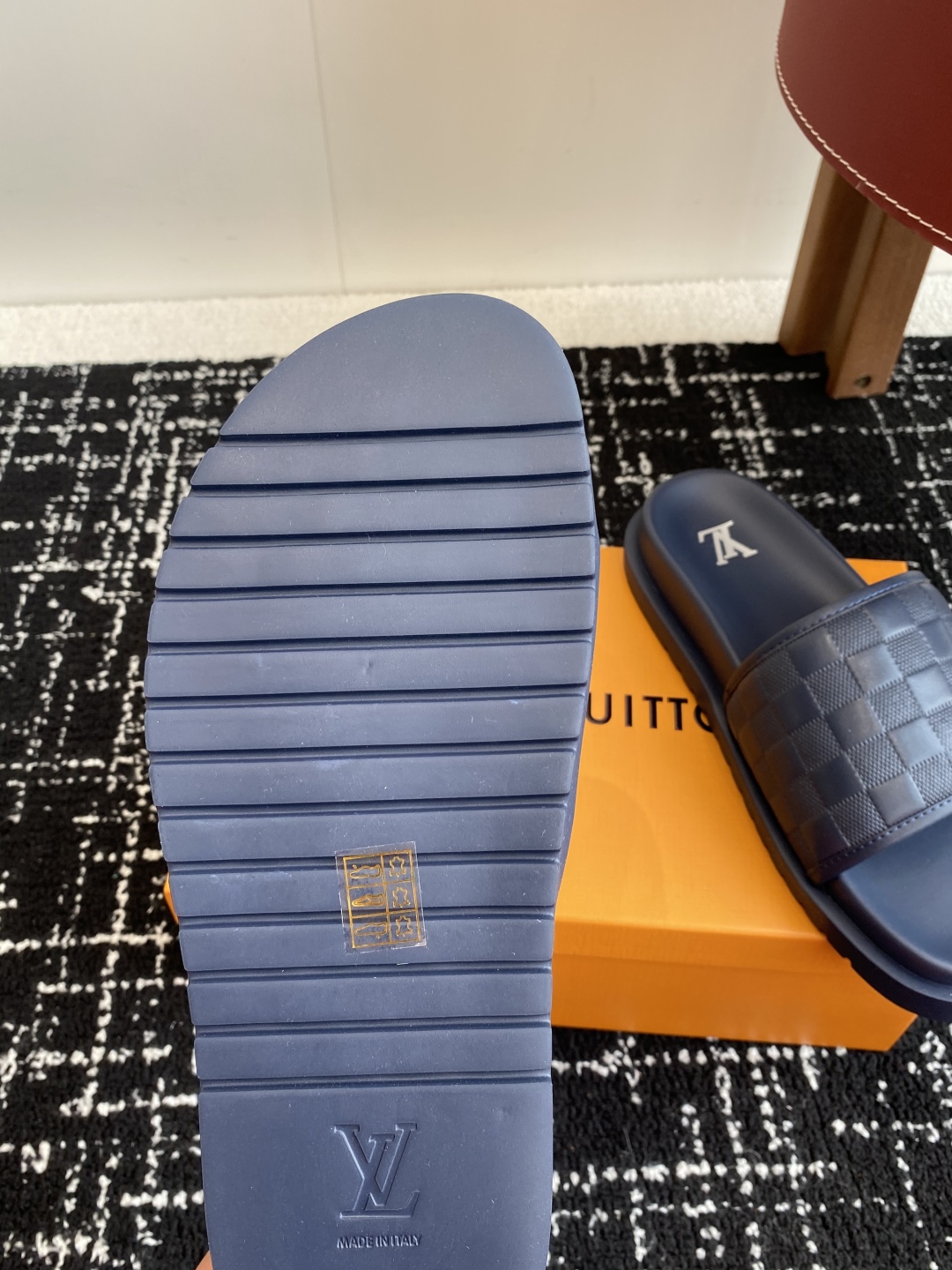 代购级
Louis vuitton 25ss 沙滩拖 又一爆款 最新 顶配版本

LV一出即巅峰的超爆款