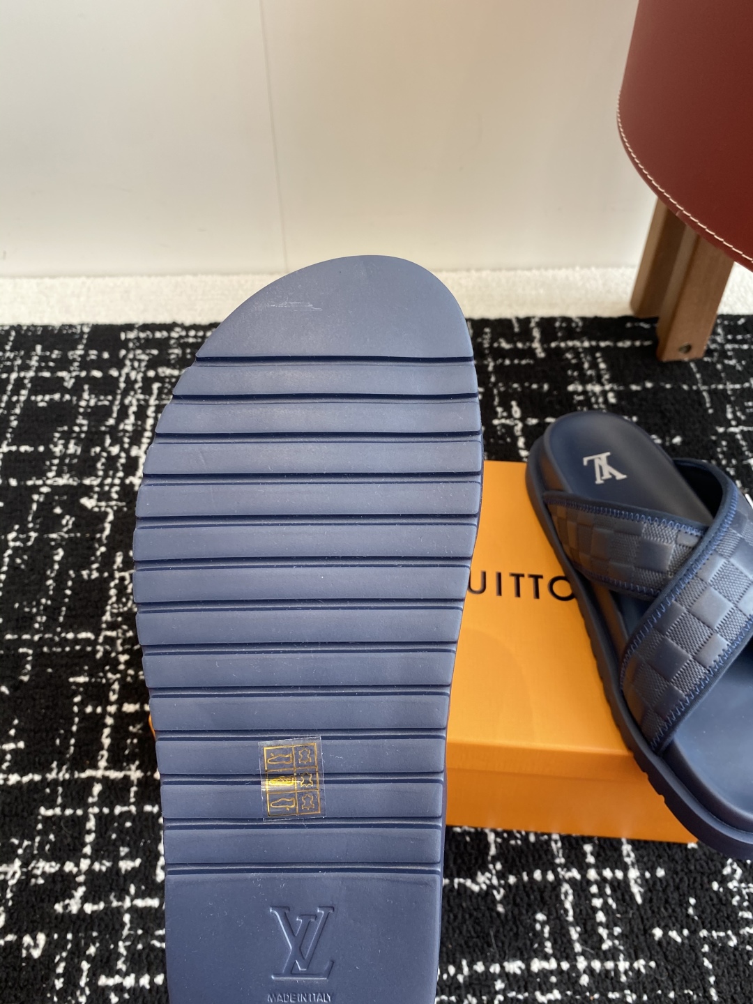 代购级
Louis vuitton 25ss 沙滩拖 又一爆款 最新 顶配版本

LV一出即巅峰的超爆款