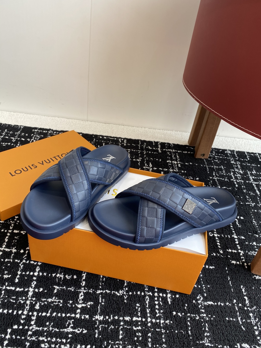 代购级
Louis vuitton 25ss 沙滩拖 又一爆款 最新 顶配版本

LV一出即巅峰的超爆款