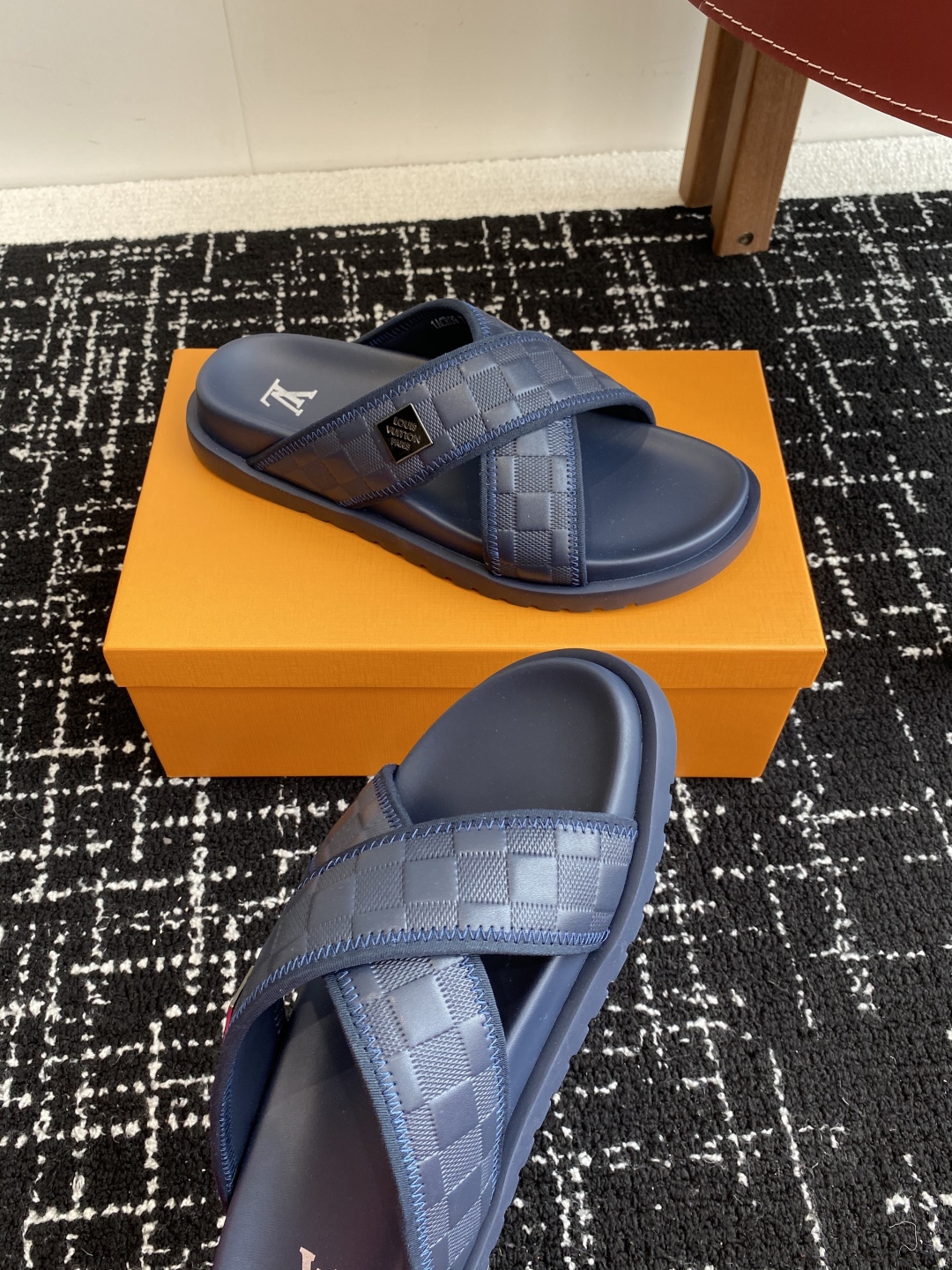 代购级
Louis vuitton 25ss 沙滩拖 又一爆款 最新 顶配版本

LV一出即巅峰的超爆款