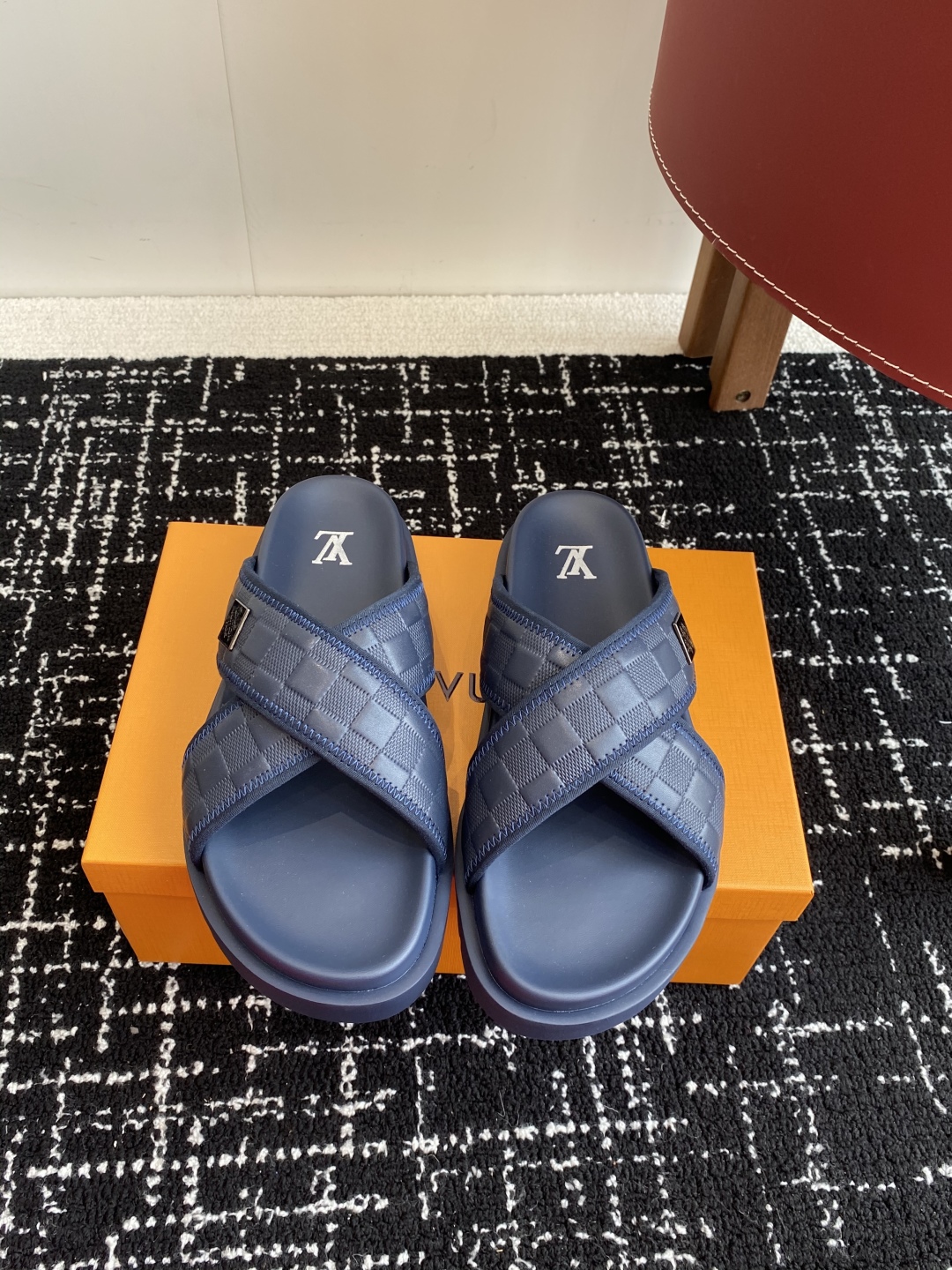 代购级
Louis vuitton 25ss 沙滩拖 又一爆款 最新 顶配版本

LV一出即巅峰的超爆款