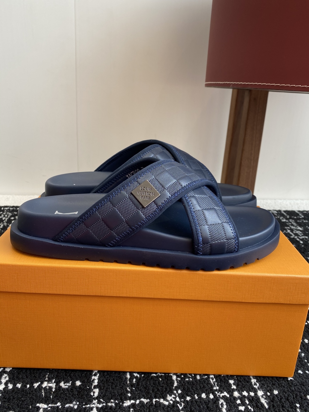 代购级
Louis vuitton 25ss 沙滩拖 又一爆款 最新 顶配版本

LV一出即巅峰的超爆款