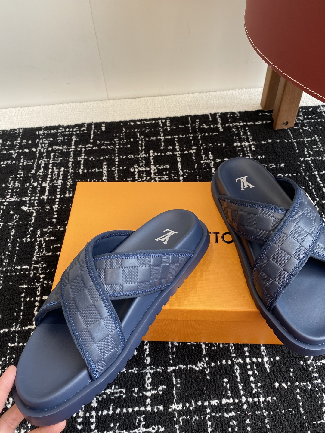 代购级
Louis vuitton 25ss 沙滩拖 又一爆款 最新 顶配版本

LV一出即巅峰的超爆款