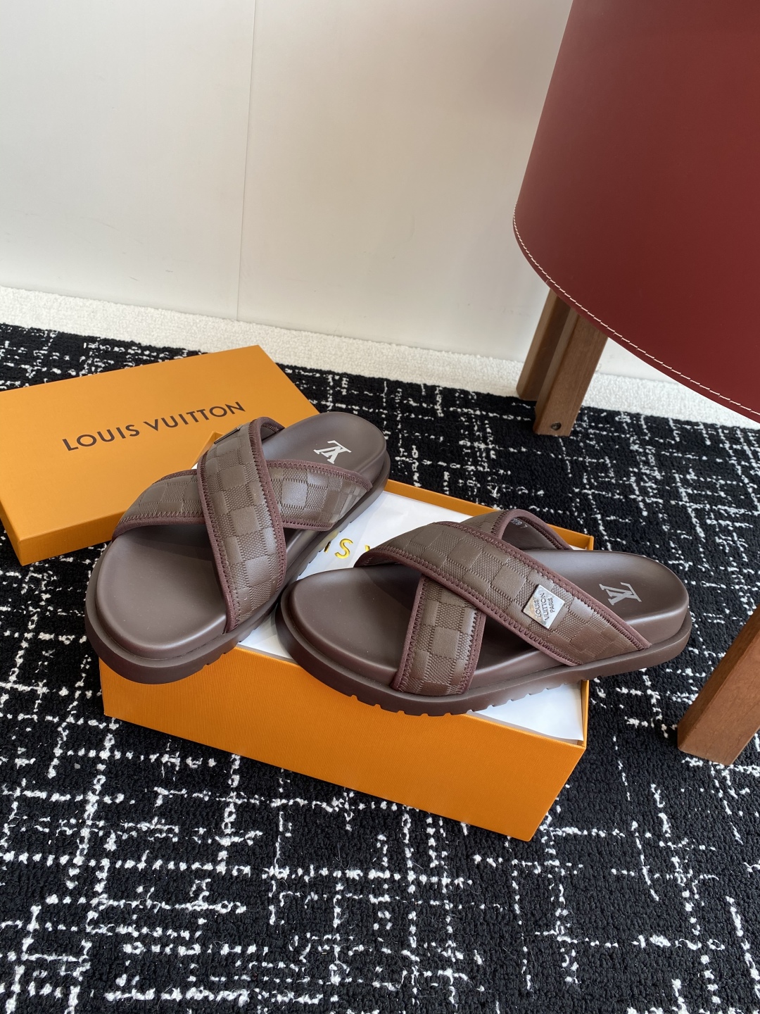 代购级
Louis vuitton 25ss 沙滩拖 又一爆款 最新 顶配版本

LV一出即巅峰的超爆款