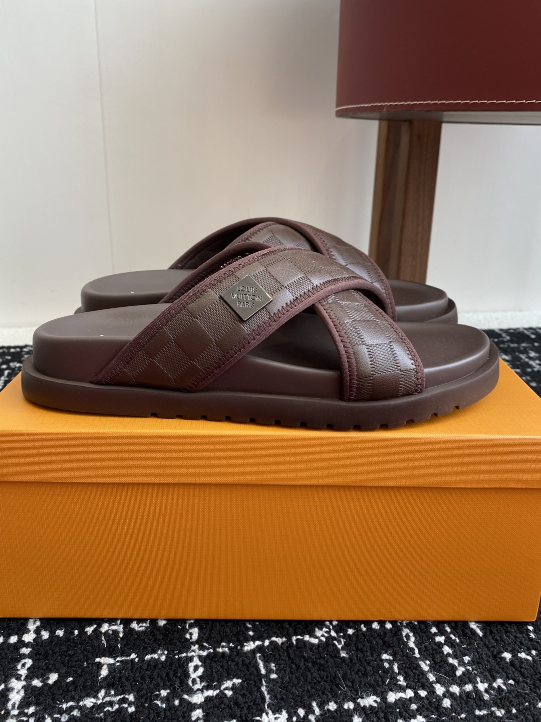 代购级
Louis vuitton 25ss 沙滩拖 又一爆款 最新 顶配版本

LV一出即巅峰的超爆款