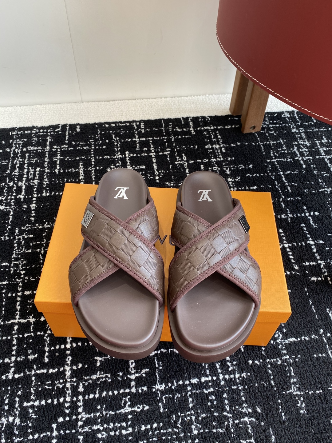 代购级
Louis vuitton 25ss 沙滩拖 又一爆款 最新 顶配版本

LV一出即巅峰的超爆款