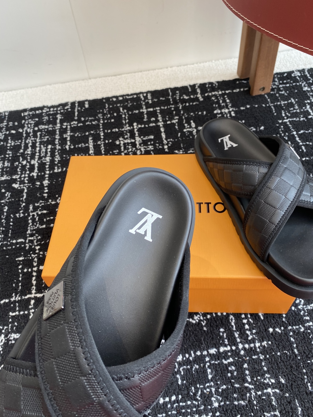 代购级
Louis vuitton 25ss 沙滩拖 又一爆款 最新 顶配版本

LV一出即巅峰的超爆款