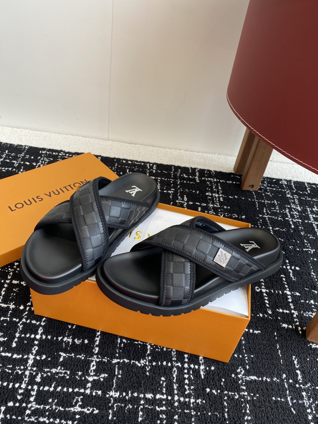 代购级
Louis vuitton 25ss 沙滩拖 又一爆款 最新 顶配版本

LV一出即巅峰的超爆款
