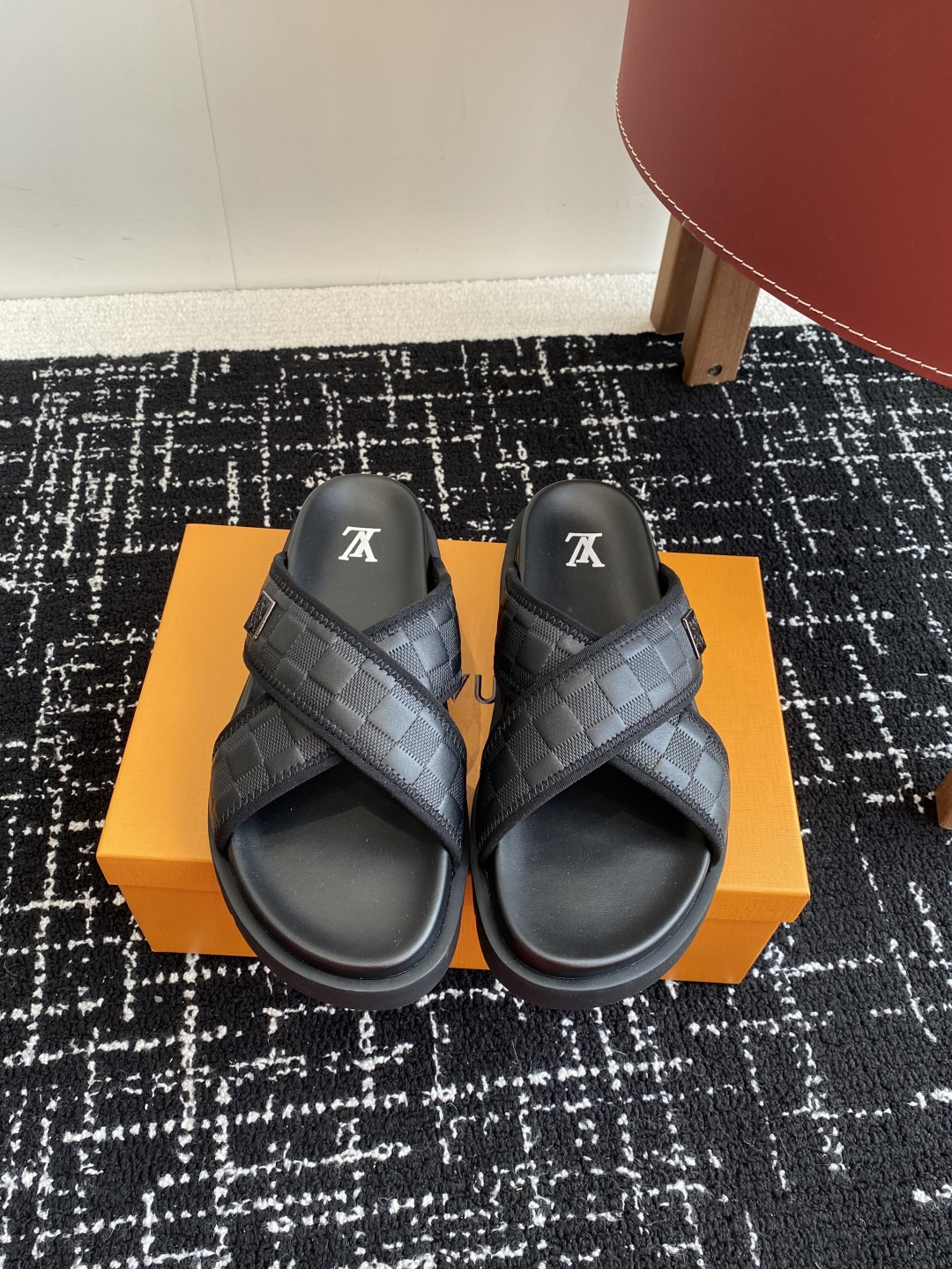 代购级
Louis vuitton 25ss 沙滩拖 又一爆款 最新 顶配版本

LV一出即巅峰的超爆款