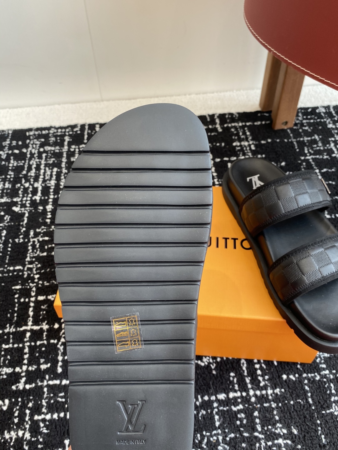代购级
Louis vuitton 25ss 沙滩拖 又一爆款 最新 顶配版本

LV一出即巅峰的超爆款