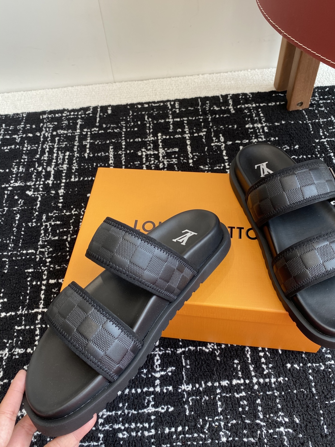 代购级
Louis vuitton 25ss 沙滩拖 又一爆款 最新 顶配版本

LV一出即巅峰的超爆款