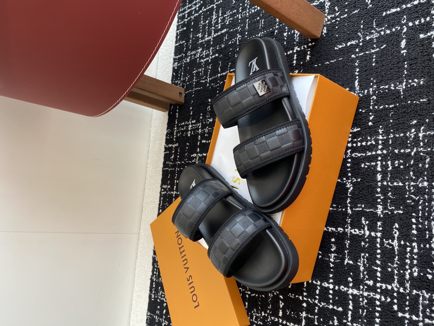 代购级
Louis vuitton 25ss 沙滩拖 又一爆款 最新 顶配版本

LV一出即巅峰的超爆款