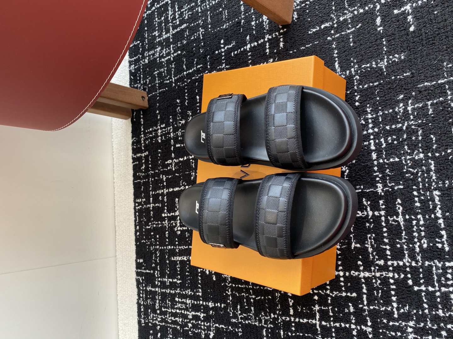 代购级
Louis vuitton 25ss 沙滩拖 又一爆款 最新 顶配版本

LV一出即巅峰的超爆款