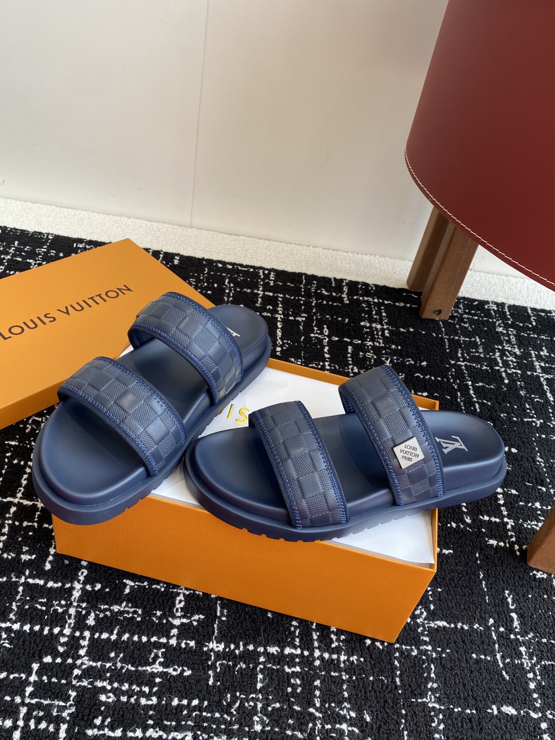 代购级
Louis vuitton 25ss 沙滩拖 又一爆款 最新 顶配版本

LV一出即巅峰的超爆款
