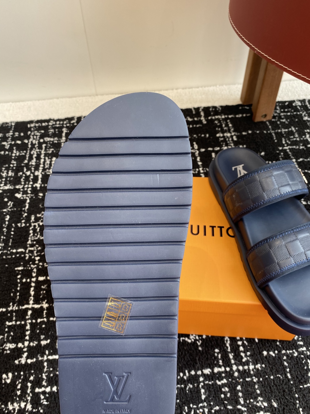 代购级
Louis vuitton 25ss 沙滩拖 又一爆款 最新 顶配版本

LV一出即巅峰的超爆款