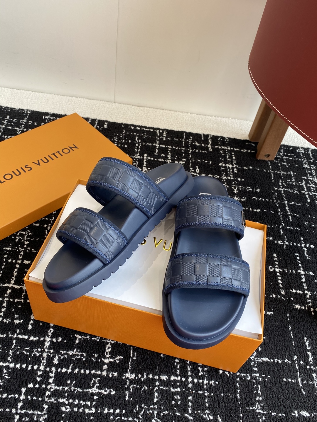 代购级
Louis vuitton 25ss 沙滩拖 又一爆款 最新 顶配版本

LV一出即巅峰的超爆款