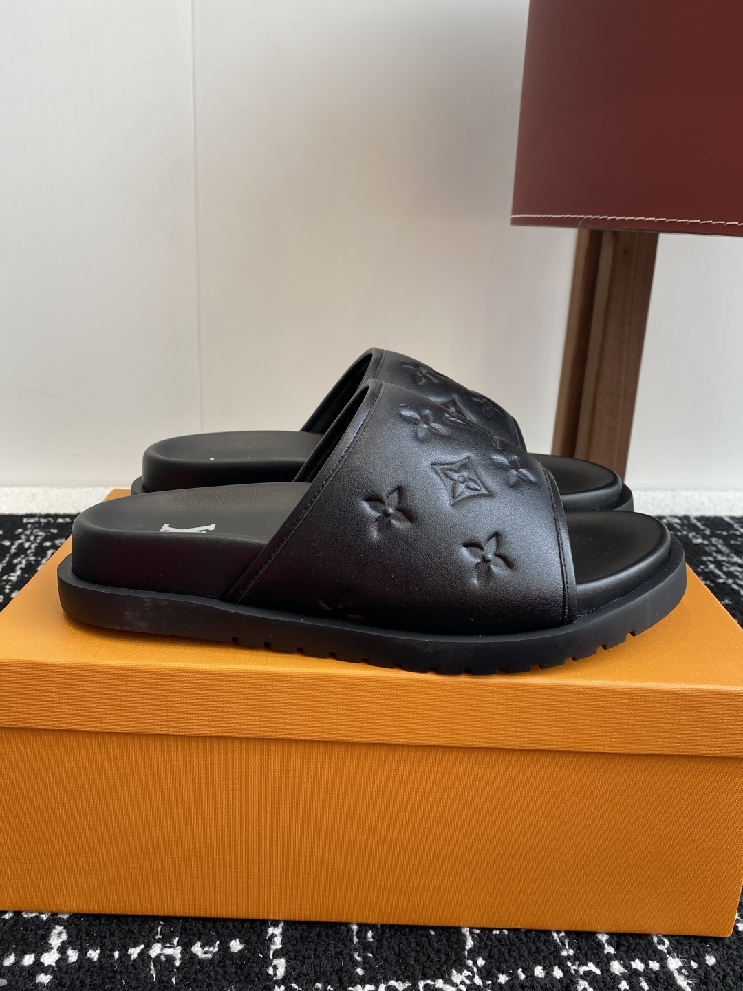 代购级
Louis vuitton 25ss 沙滩拖 又一爆款 最新 顶配版本

LV一出即巅峰的超爆款