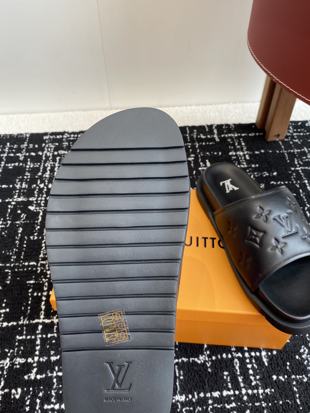 代购级
Louis vuitton 25ss 沙滩拖 又一爆款 最新 顶配版本

LV一出即巅峰的超爆款