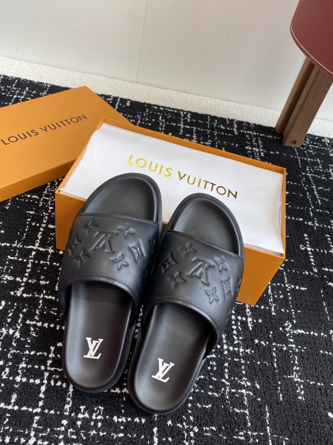 代购级
Louis vuitton 25ss 沙滩拖 又一爆款 最新 顶配版本

LV一出即巅峰的超爆款