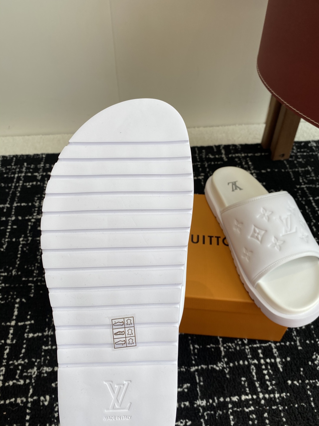 代购级
Louis vuitton 25ss 沙滩拖 又一爆款 最新 顶配版本

LV一出即巅峰的超爆款