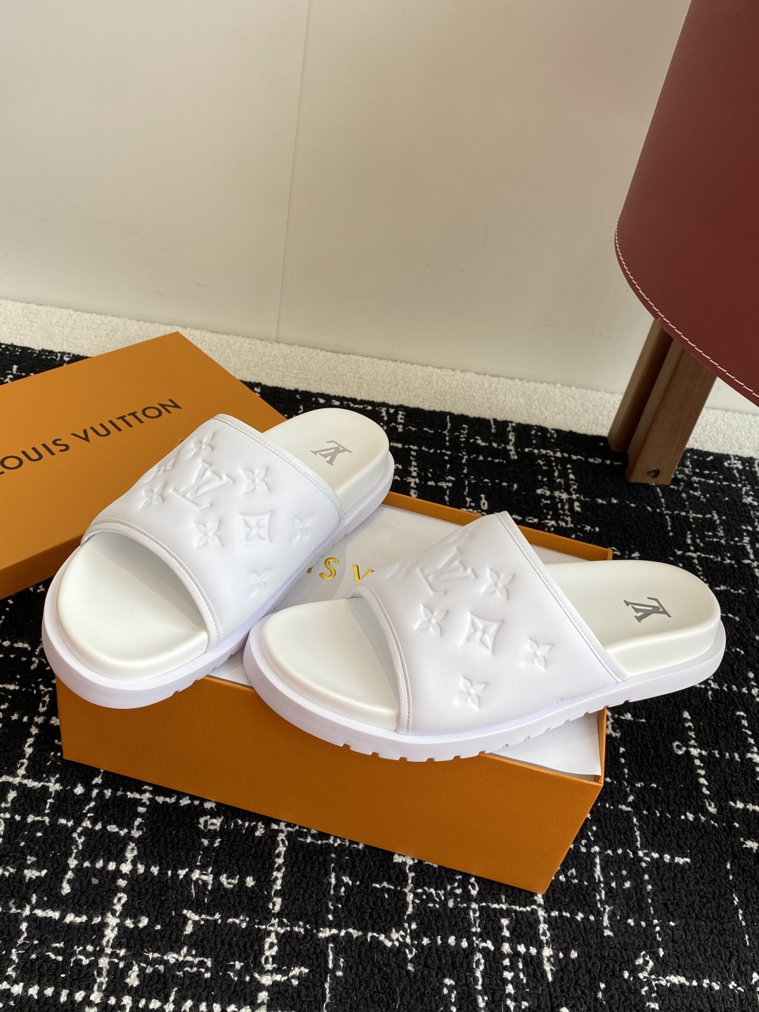 代购级
Louis vuitton 25ss 沙滩拖 又一爆款 最新 顶配版本

LV一出即巅峰的超爆款