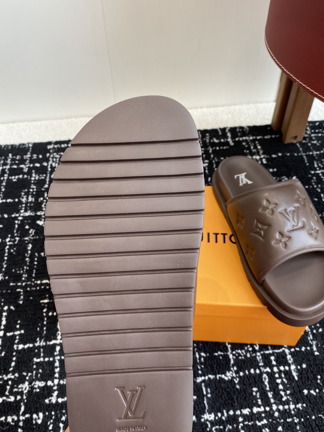 代购级
Louis vuitton 25ss 沙滩拖 又一爆款 最新 顶配版本

LV一出即巅峰的超爆款