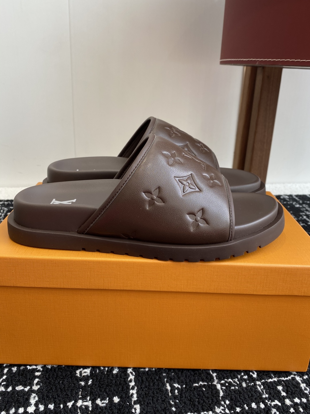 代购级
Louis vuitton 25ss 沙滩拖 又一爆款 最新 顶配版本

LV一出即巅峰的超爆款