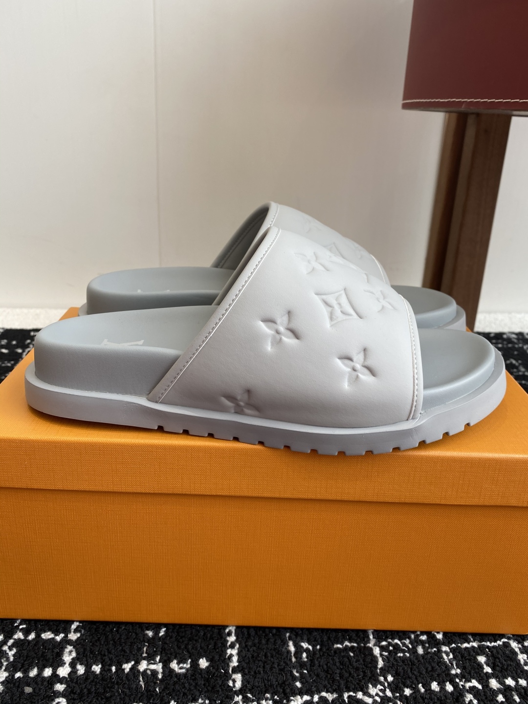 代购级
Louis vuitton 25ss 沙滩拖 又一爆款 最新 顶配版本

LV一出即巅峰的超爆款