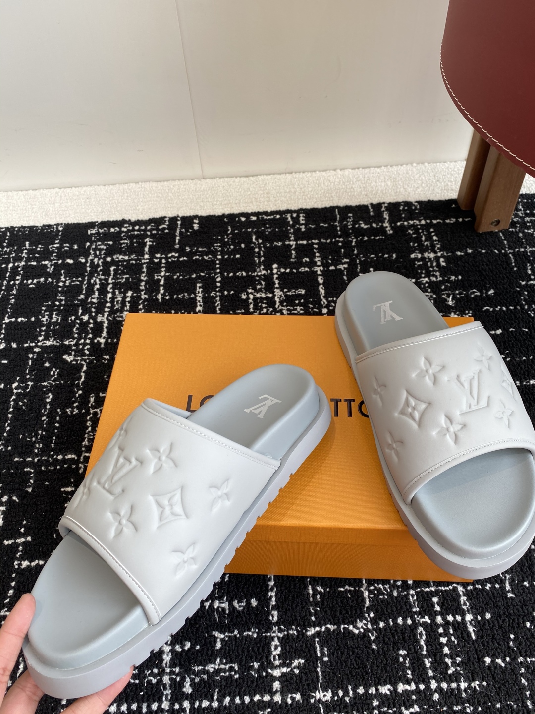 代购级
Louis vuitton 25ss 沙滩拖 又一爆款 最新 顶配版本

LV一出即巅峰的超爆款