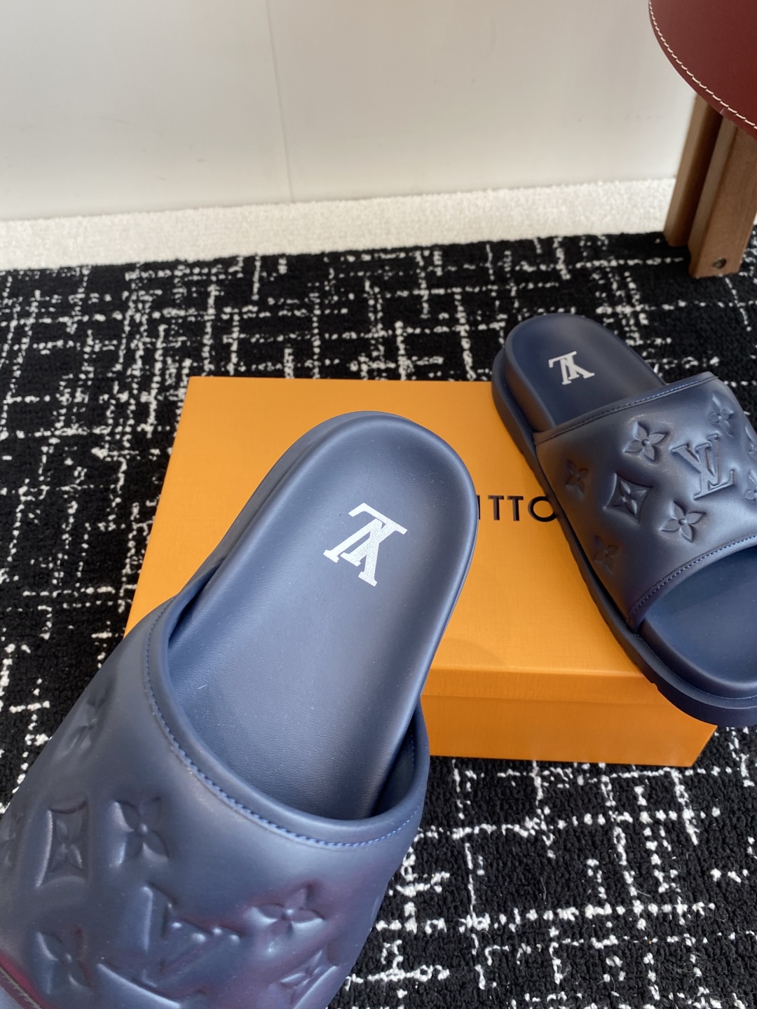 代购级
Louis vuitton 25ss 沙滩拖 又一爆款 最新 顶配版本

LV一出即巅峰的超爆款