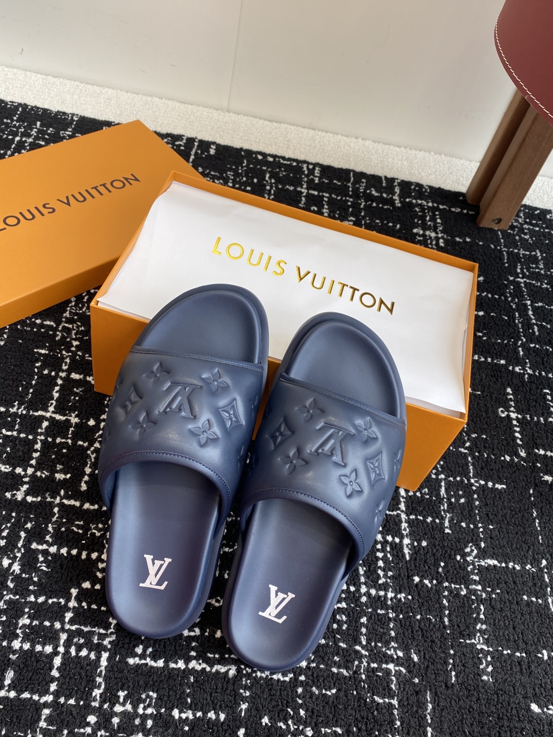 代购级
Louis vuitton 25ss 沙滩拖 又一爆款 最新 顶配版本

LV一出即巅峰的超爆款
