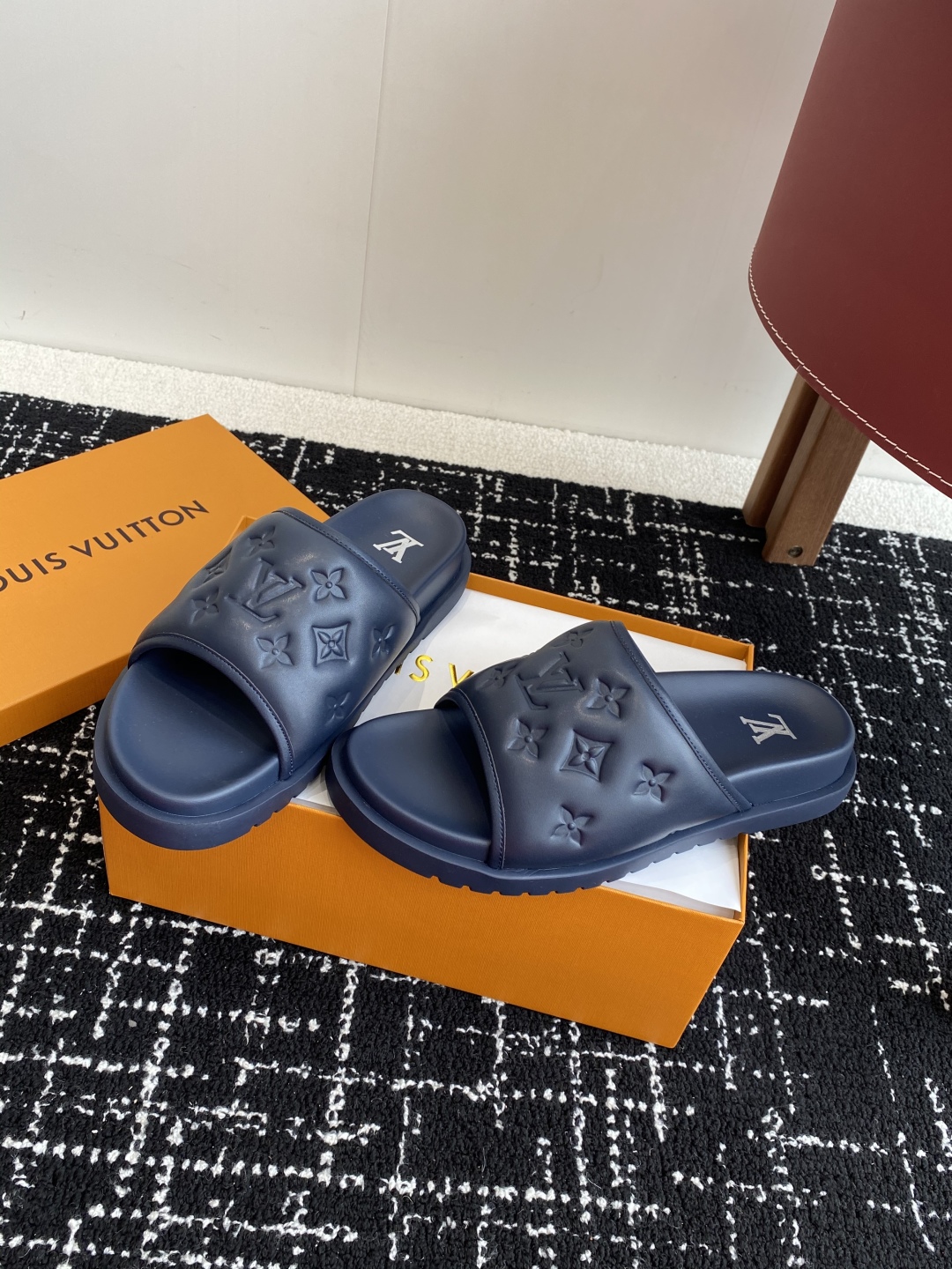 代购级
Louis vuitton 25ss 沙滩拖 又一爆款 最新 顶配版本

LV一出即巅峰的超爆款