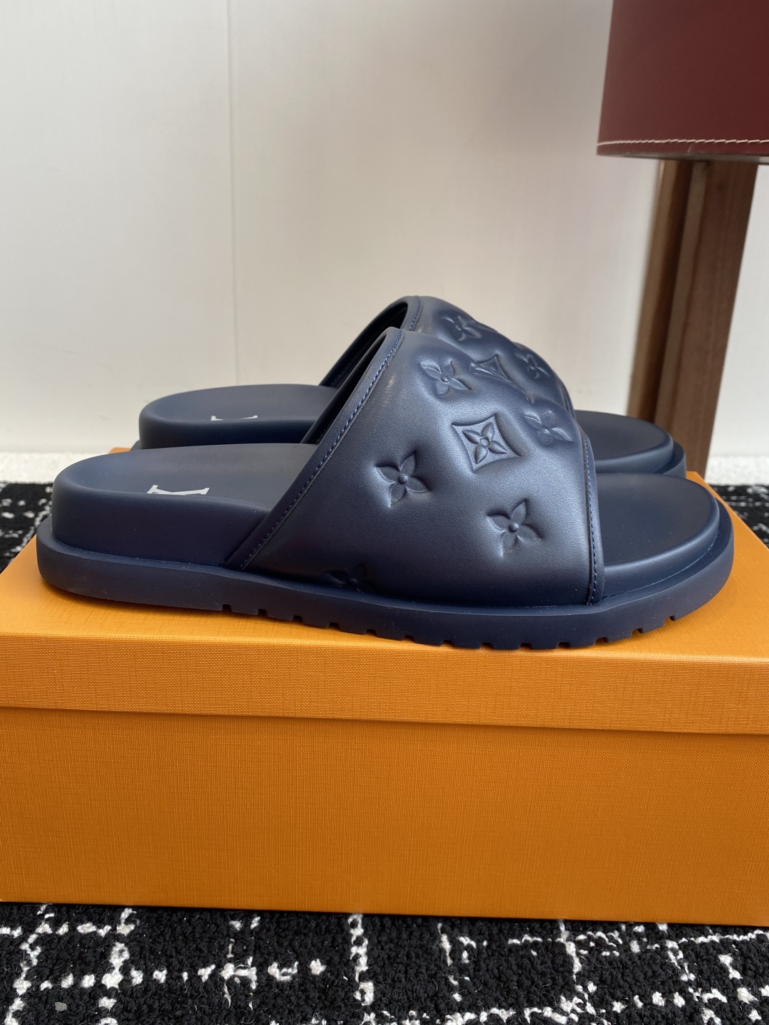 代购级
Louis vuitton 25ss 沙滩拖 又一爆款 最新 顶配版本

LV一出即巅峰的超爆款