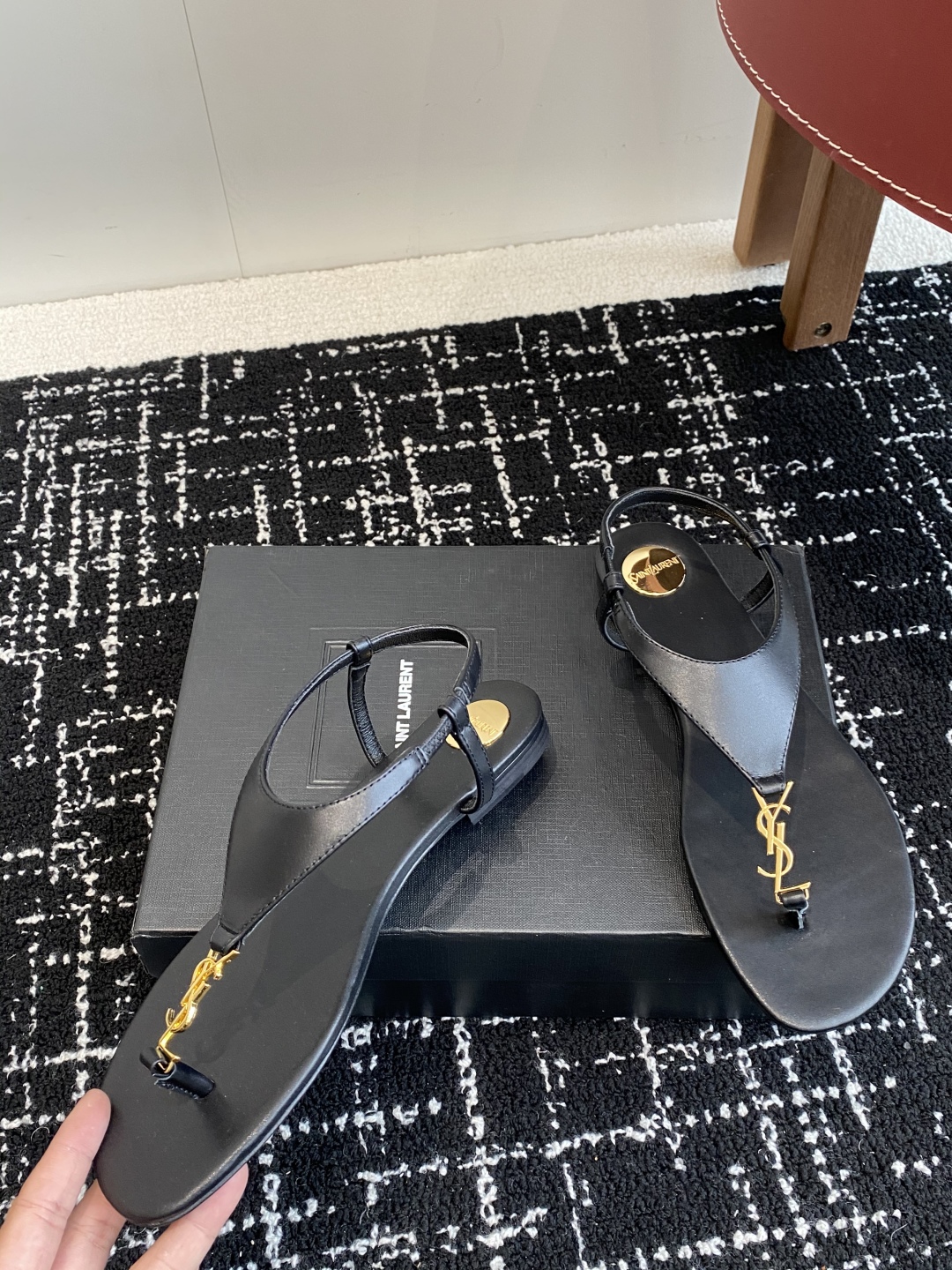 代购级
Saint Laurent圣罗兰、平板夹脚凉鞋 拖鞋 25ss 早春专柜同步最新款、YSL、Lo
