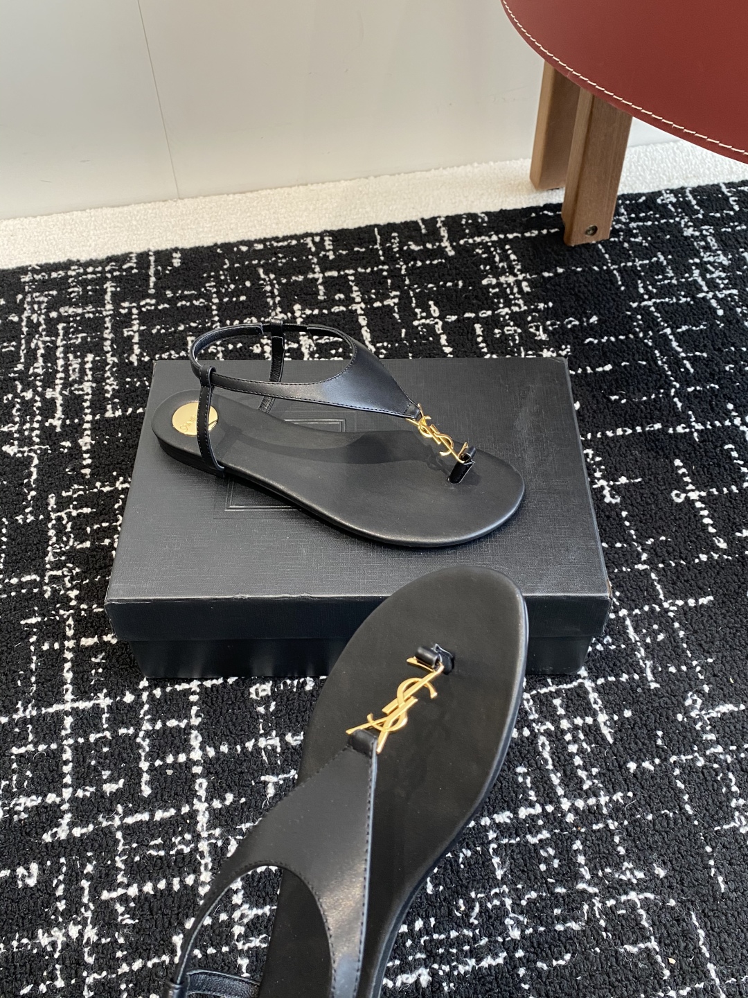 代购级
Saint Laurent圣罗兰、平板夹脚凉鞋 拖鞋 25ss 早春专柜同步最新款、YSL、Lo