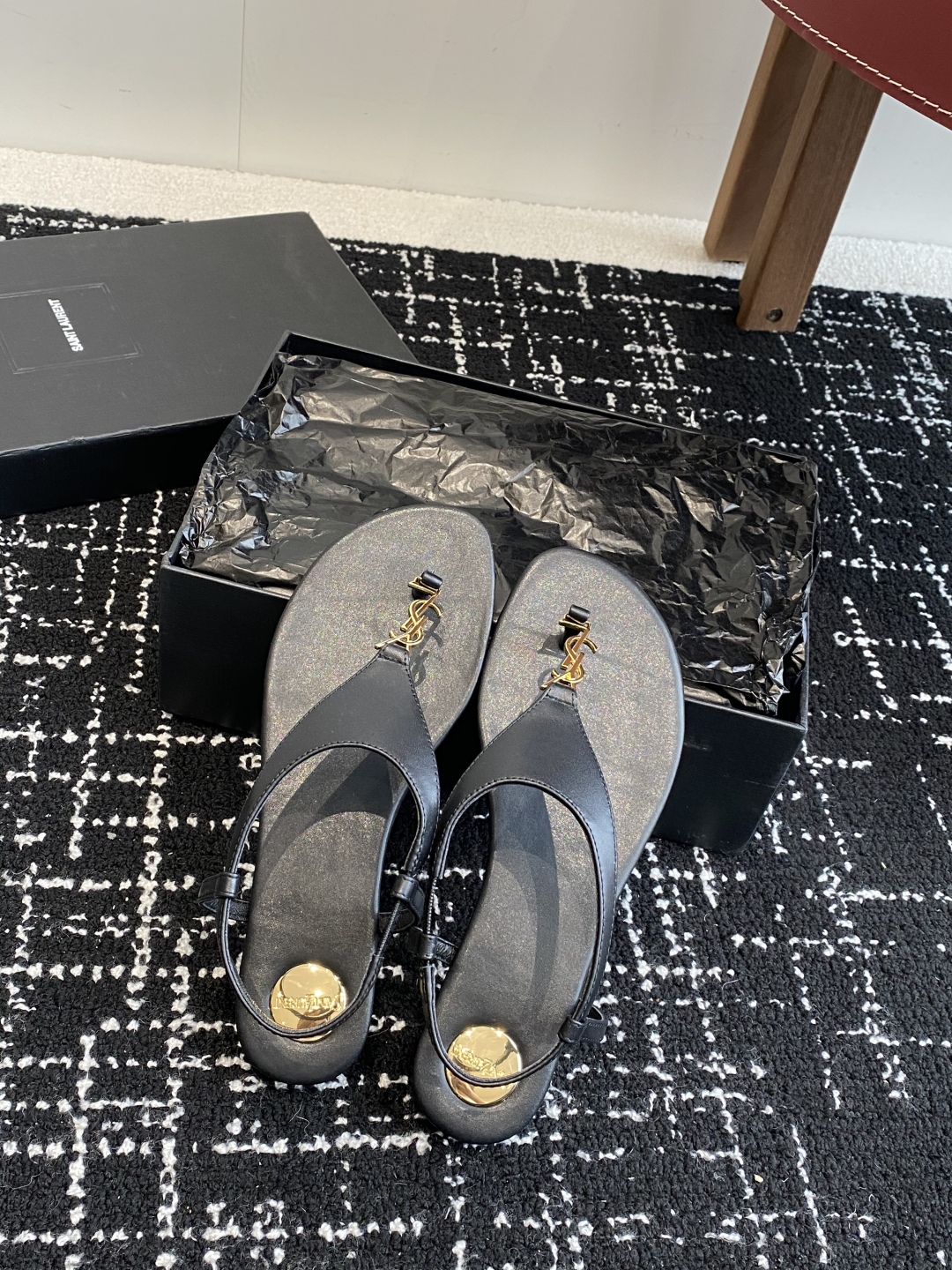 代购级
Saint Laurent圣罗兰、平板夹脚凉鞋 拖鞋 25ss 早春专柜同步最新款、YSL、Lo