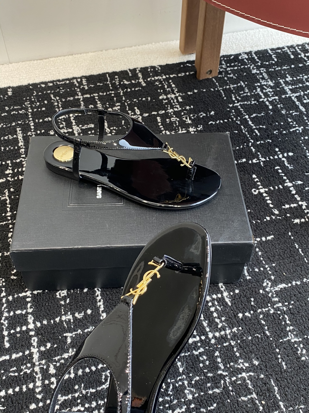 代购级
Saint Laurent圣罗兰、平板夹脚凉鞋 拖鞋 25ss 早春专柜同步最新款、YSL、Lo