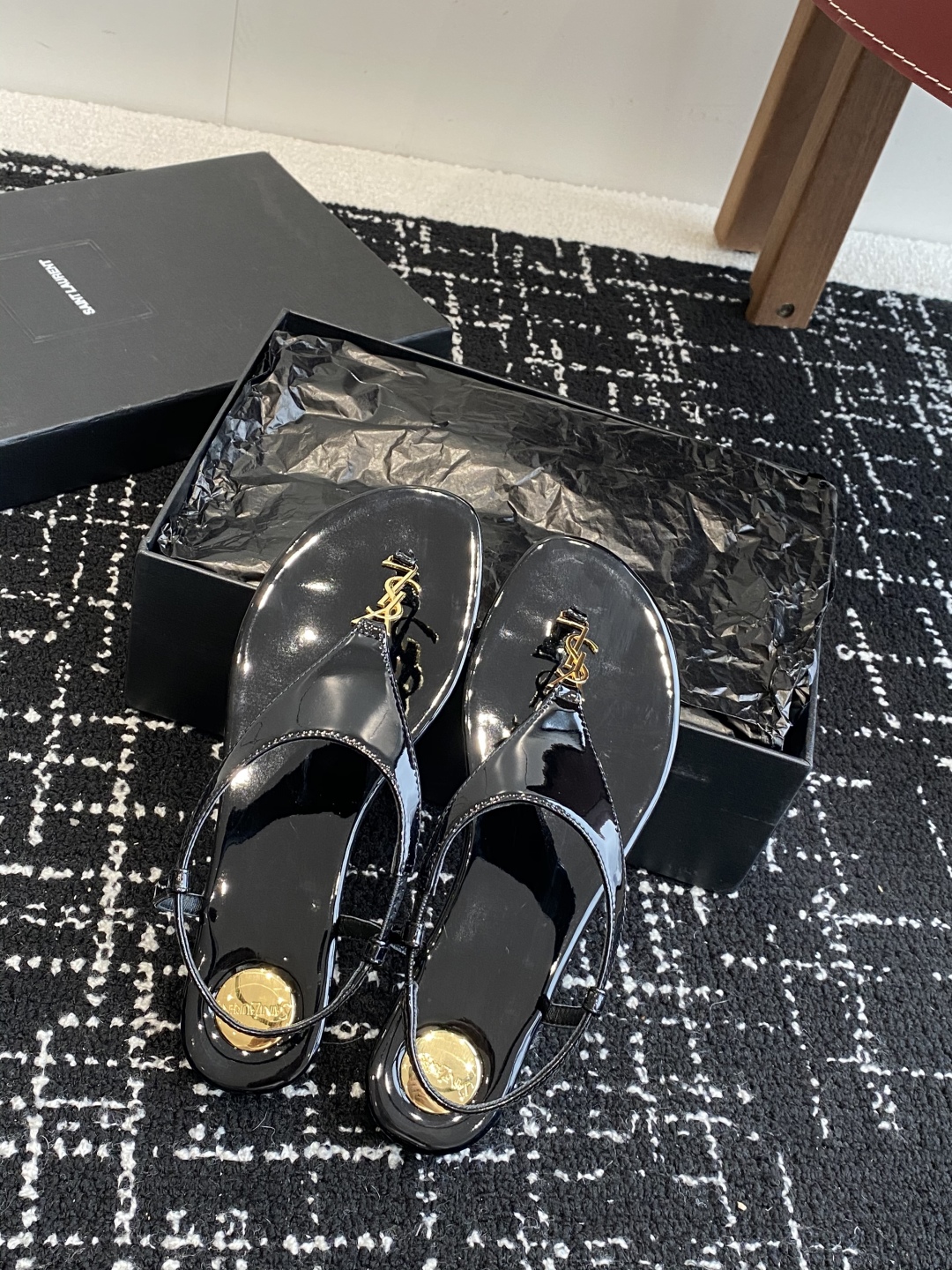 代购级
Saint Laurent圣罗兰、平板夹脚凉鞋 拖鞋 25ss 早春专柜同步最新款、YSL、Lo