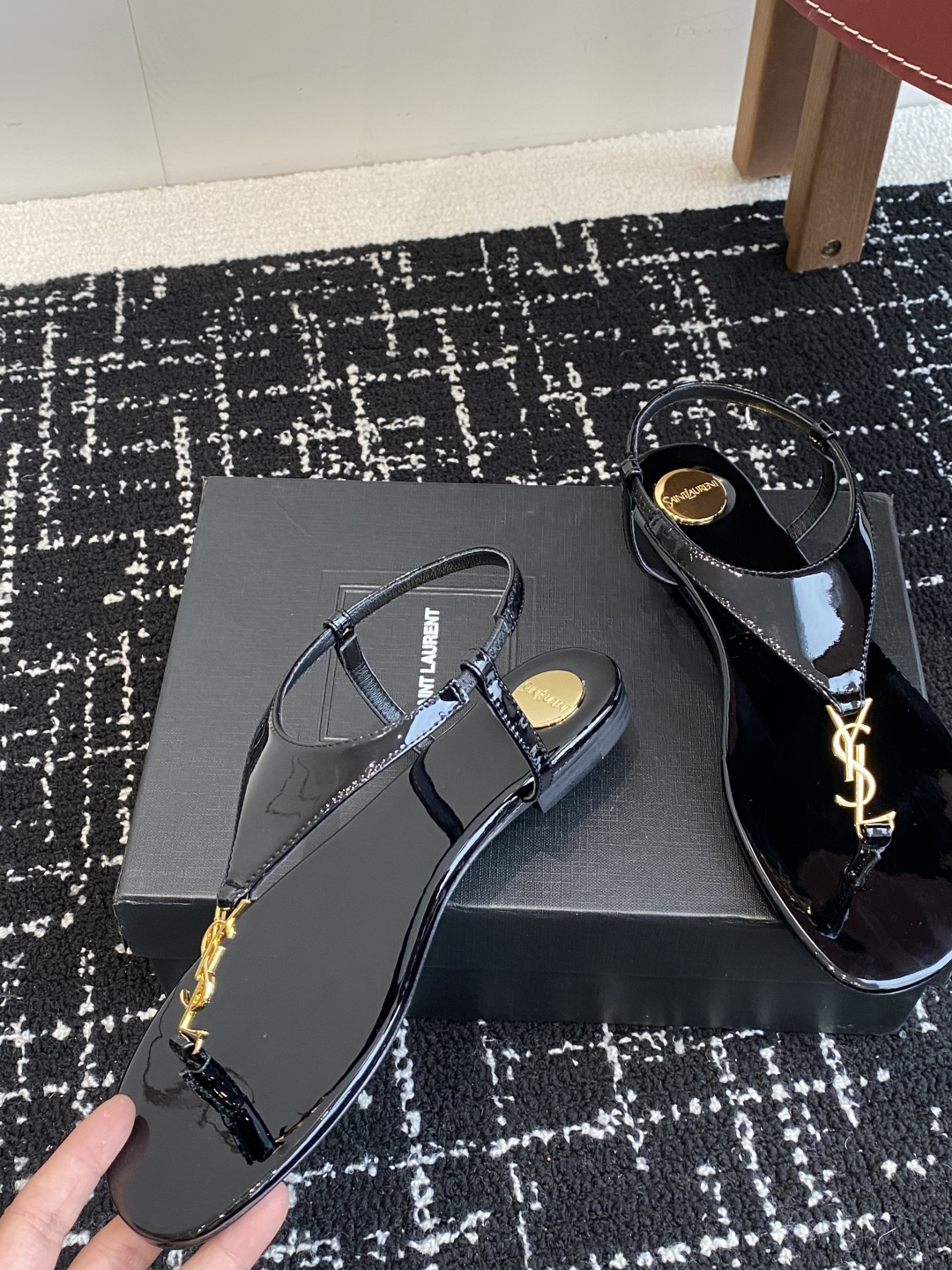 代购级
Saint Laurent圣罗兰、平板夹脚凉鞋 拖鞋 25ss 早春专柜同步最新款、YSL、Lo